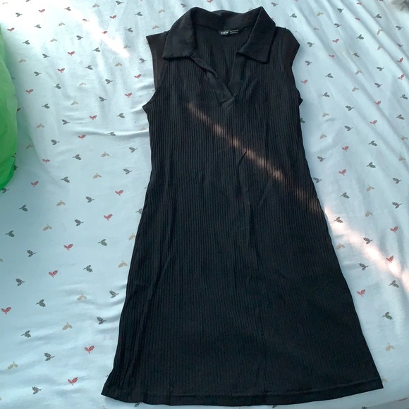Sleeveless black dress with collar - Picture 1 of 2